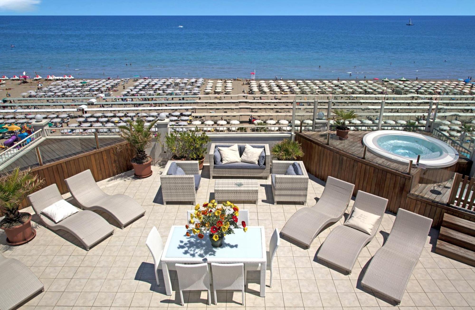 Hotel Ca' Bianca Риччоне Экстерьер фото