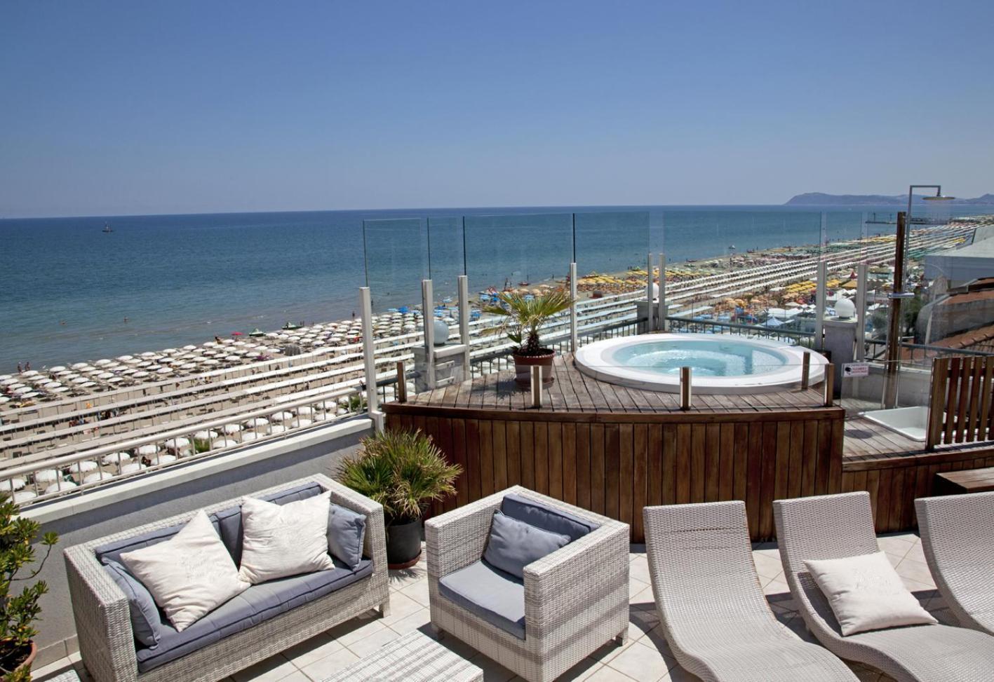 Hotel Ca' Bianca Риччоне Экстерьер фото